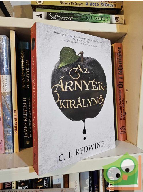 C. J. Redwine: Az árnyékkirálynő (Ravenspire 1.)