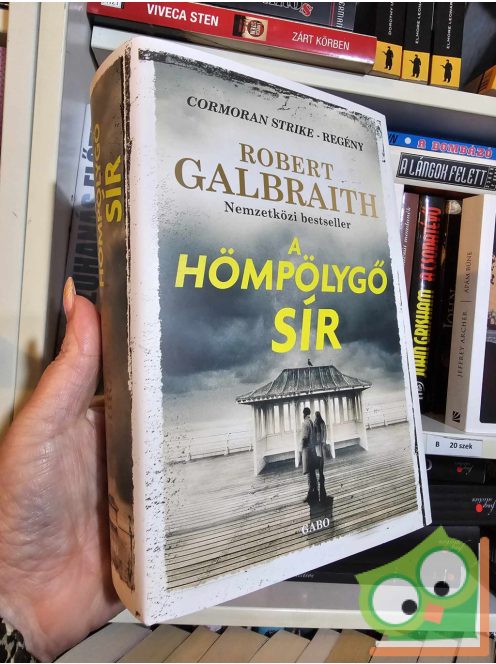 Robert Galbraith: A hömpölygő sír (Cormoran Strike 7.) (újszerű)