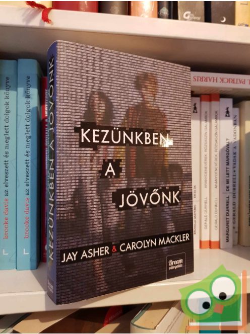 Jay Asher - Carolyn Mackler: Kezünkben a jövőnk