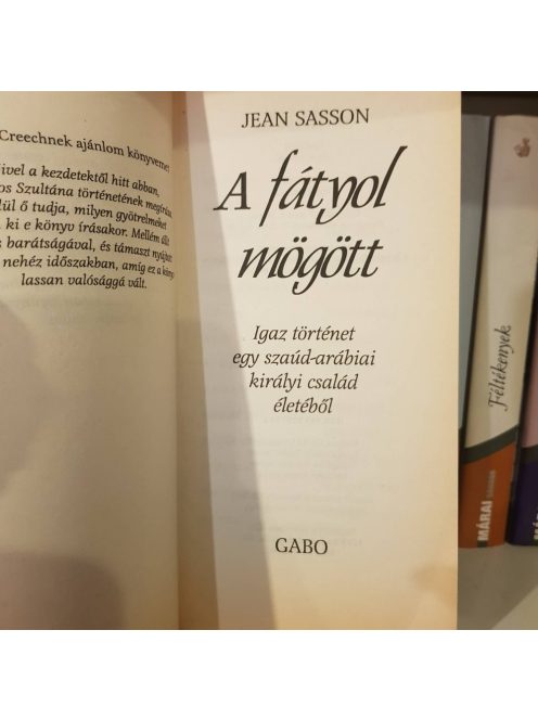 Jean Sasson: A ​fátyol mögött