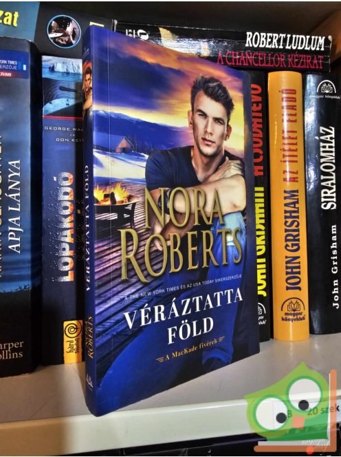 Nora Roberts: Véráztatta föld (A MacKade Fivérek 1.)