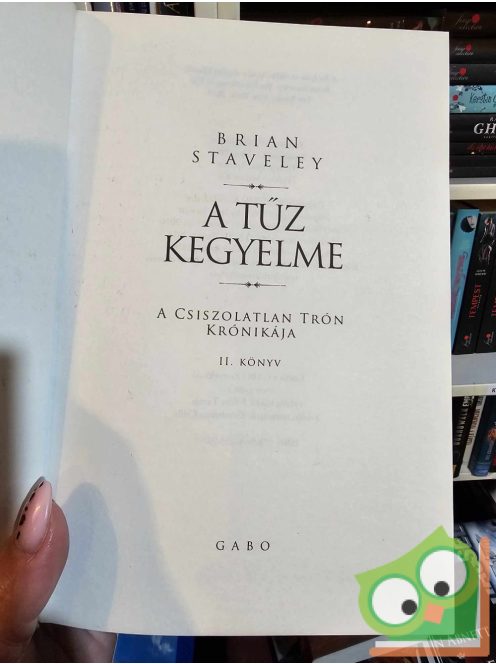 Brian Staveley: A tűz kegyelme (A Csiszolatlan Trón Krónikája 2.)